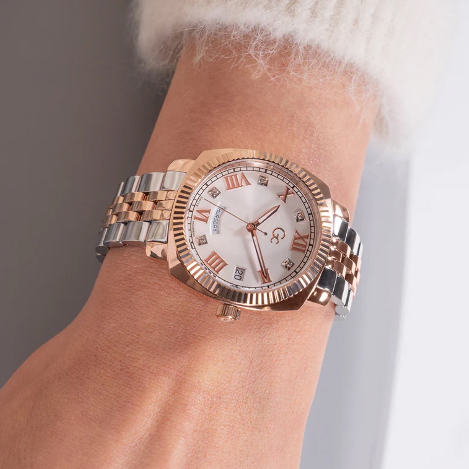 Flair Coussin Lady Women Quartz White Dial Analog Stainless Steel Watch Z44003L1MF
