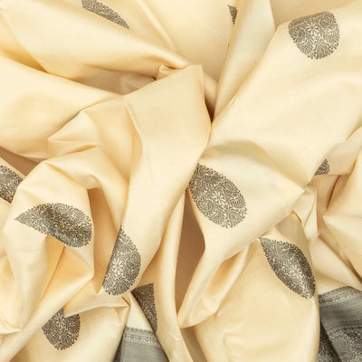 Off White Handloom Kanchipuram Silk Saree With Annam Buttas