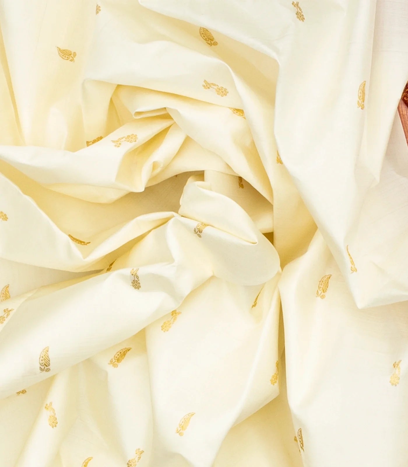 Cream Handloom Kanchipuram Korvai Silk Saree With Zari Buttas