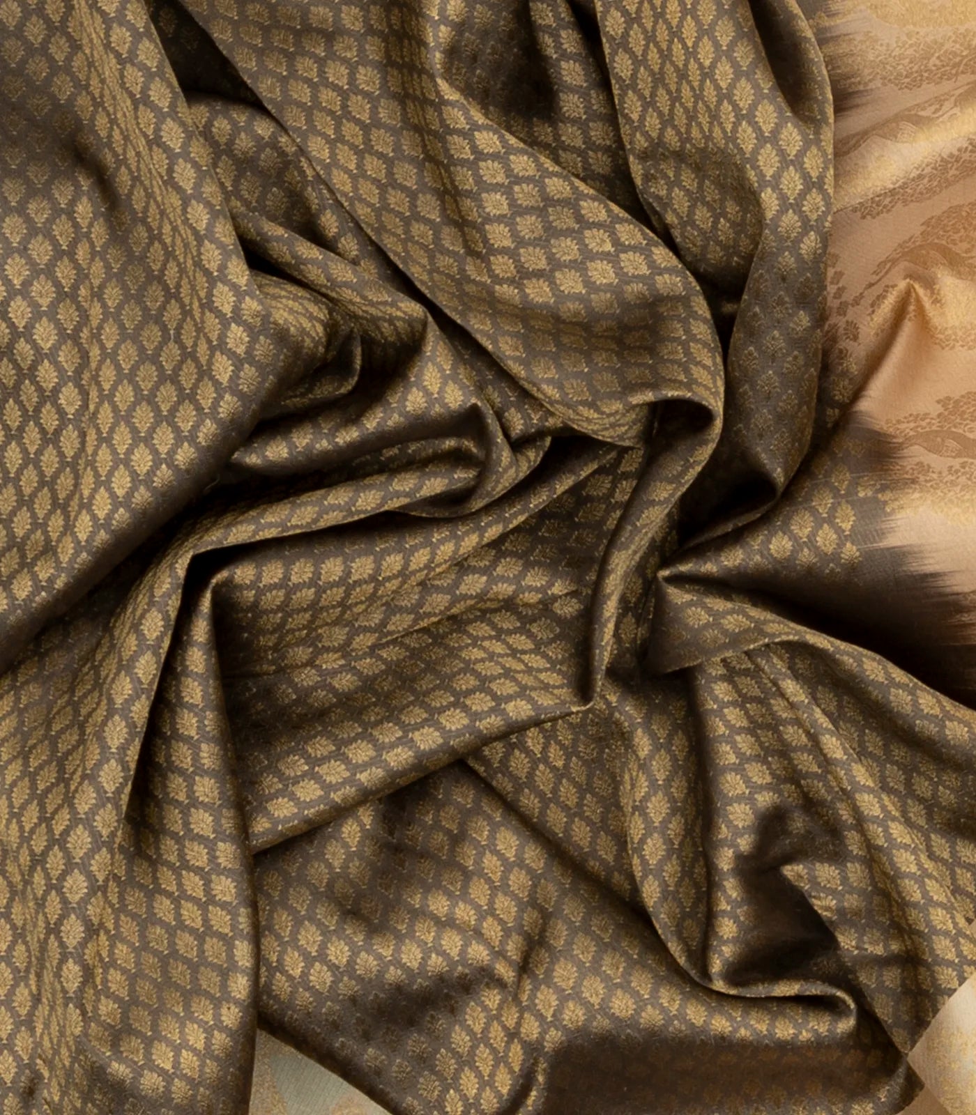 Dark Grey  Handloom Kanchipuram Silk Saree With Floral Motifs