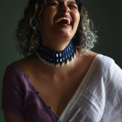 Aavaran Sa (Choker)
