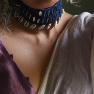 Aavaran Sa (Choker)