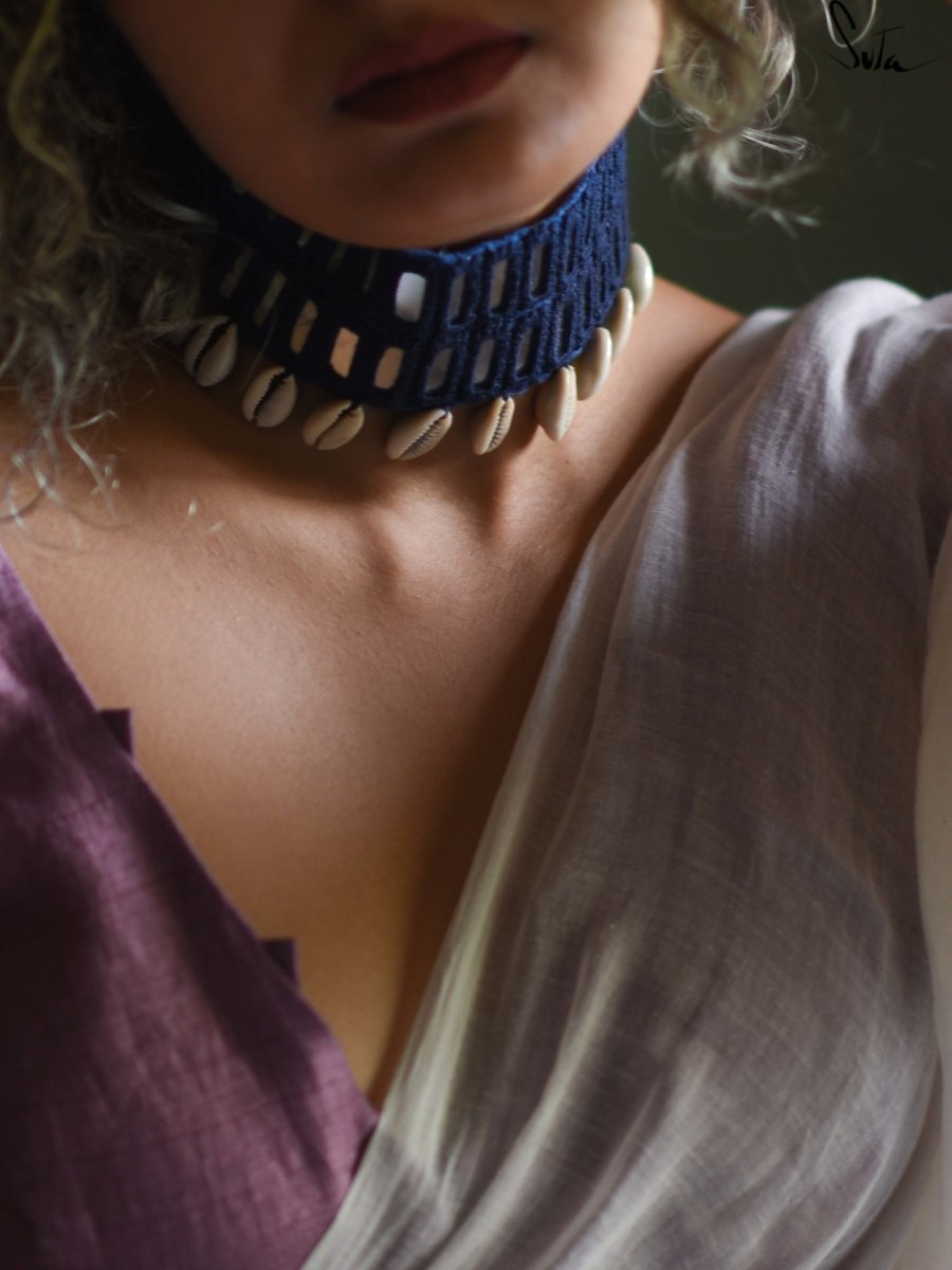 Aavaran Sa (Choker)