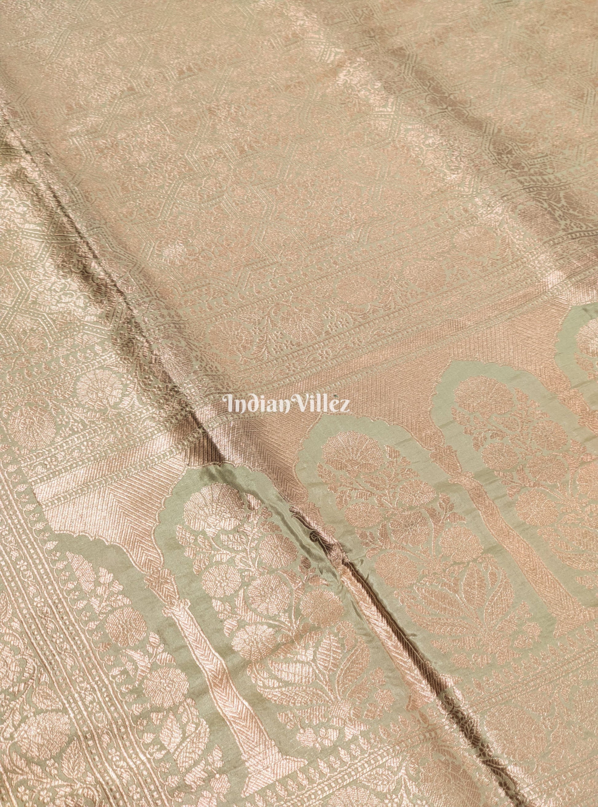 Exclusive Floral Design Banarasi Silk Saree With Tissue Work