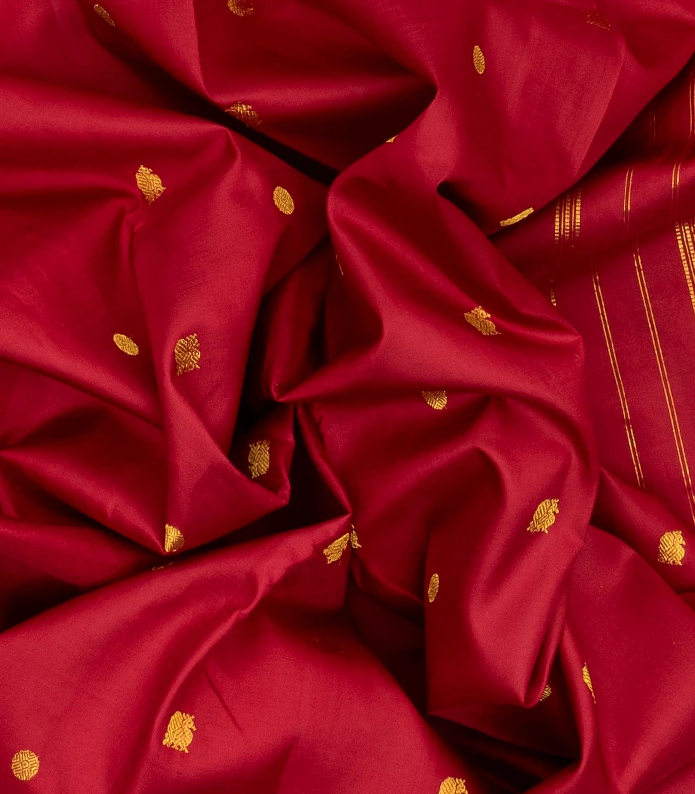 Crimson Handloom Kanchipuram 9 Yards Silk Saree With Annam Chakaram Buttas