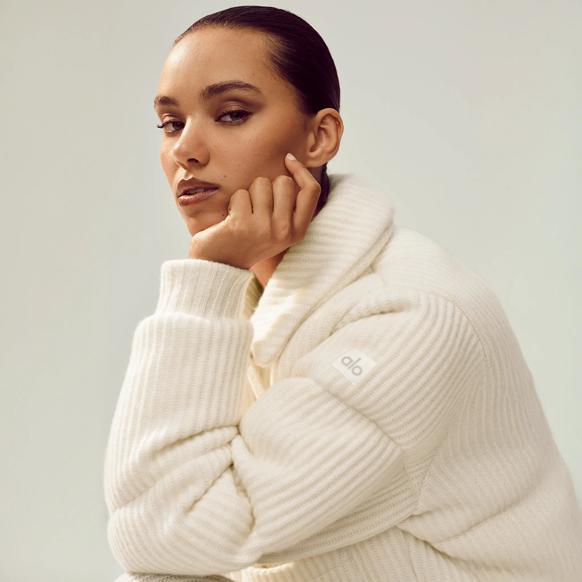 Alo Yoga Cashmere Northstar Ivory Puffer Jacket (W)