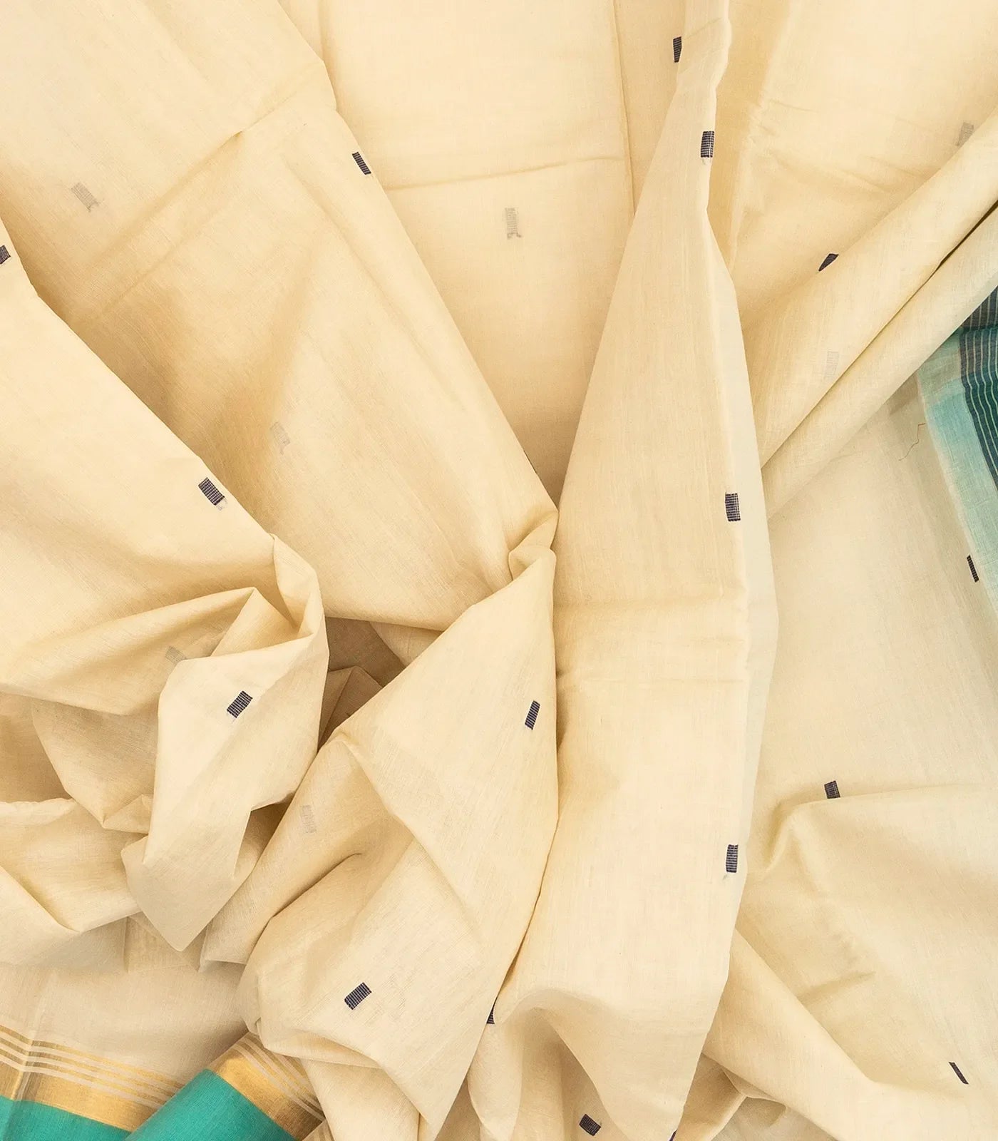 Cream Handloom Village Cotton Saree With Square Buttas
