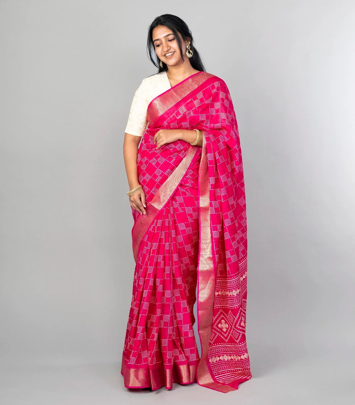 Pink Woven Dola Synthetic Saree With Printed Checks