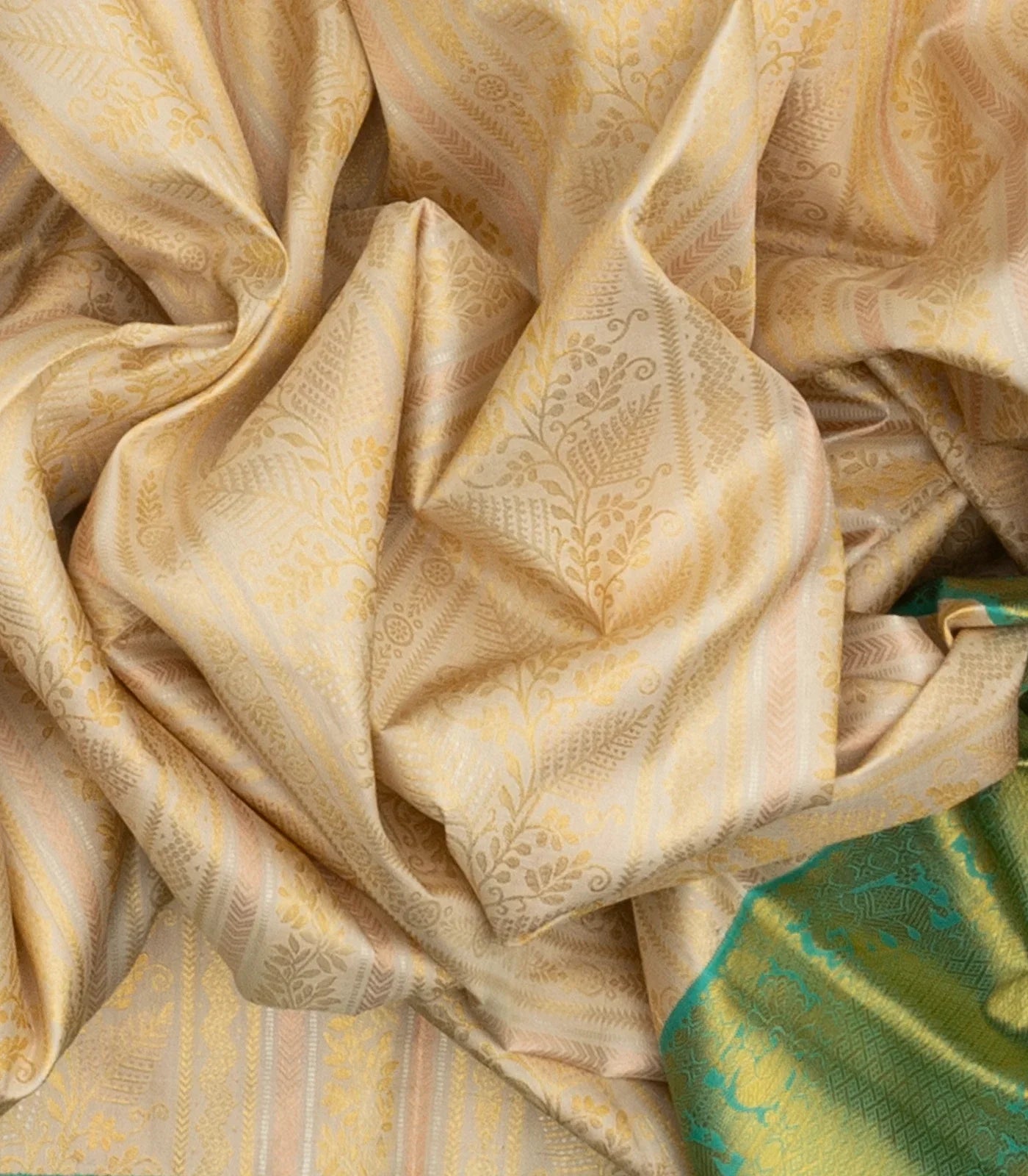 Off White Handloom Kanchipuram Korvai Silk Saree With Floral Stripes