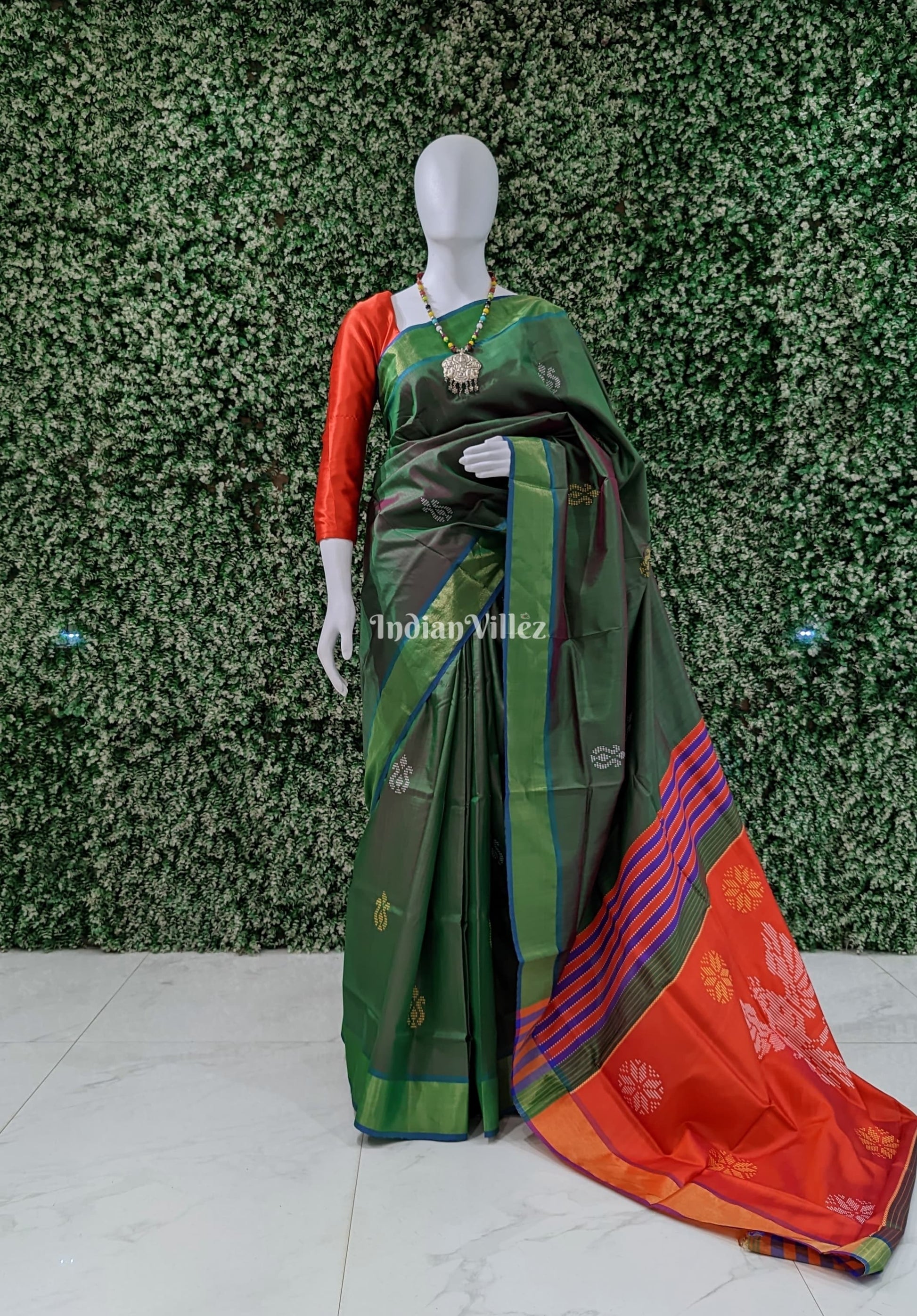 Bottle Green Dual Tone Reddish Orange Handwoven Bishnupuri Silk Saree