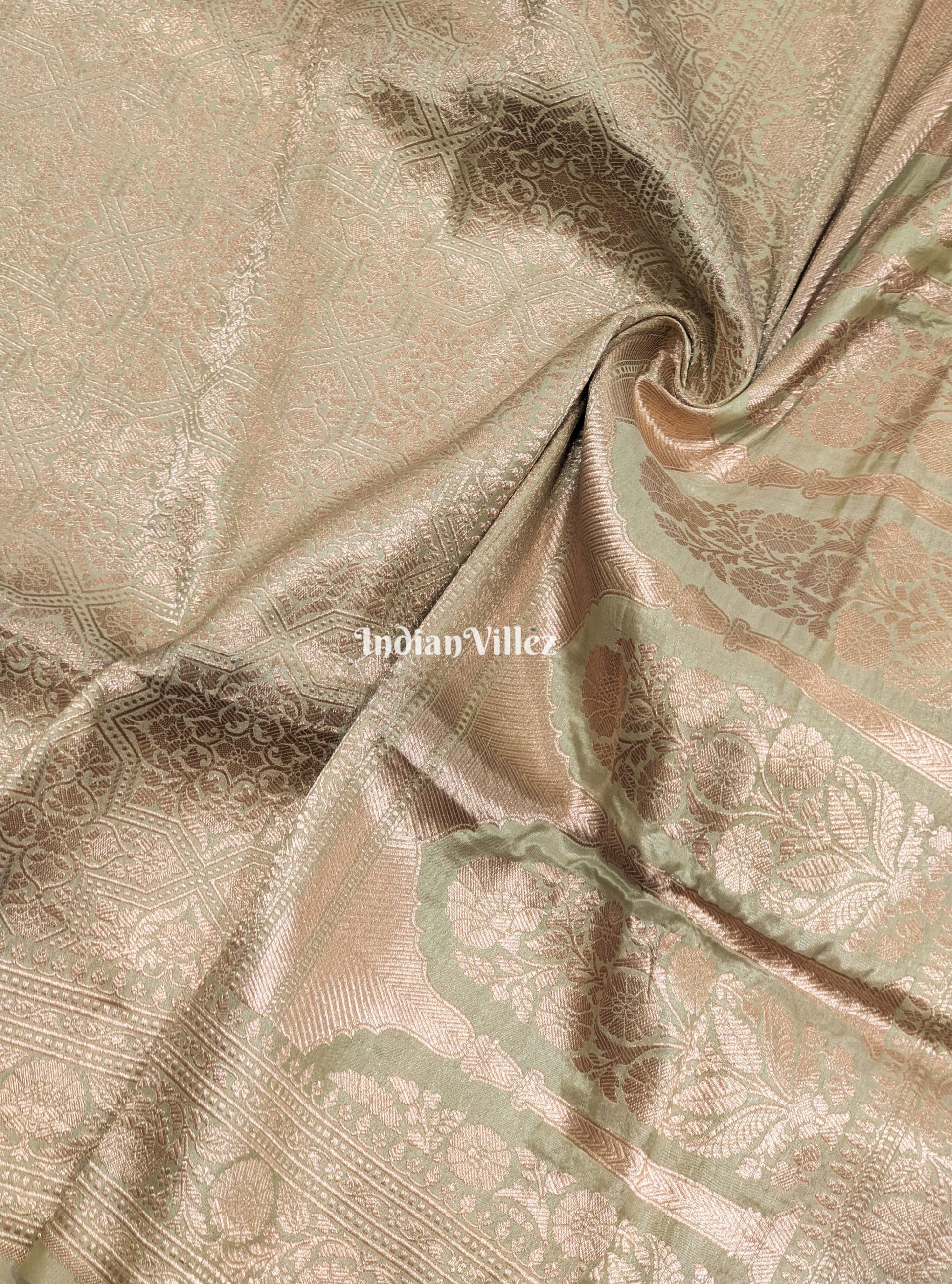 Exclusive Floral Design Banarasi Silk Saree With Tissue Work