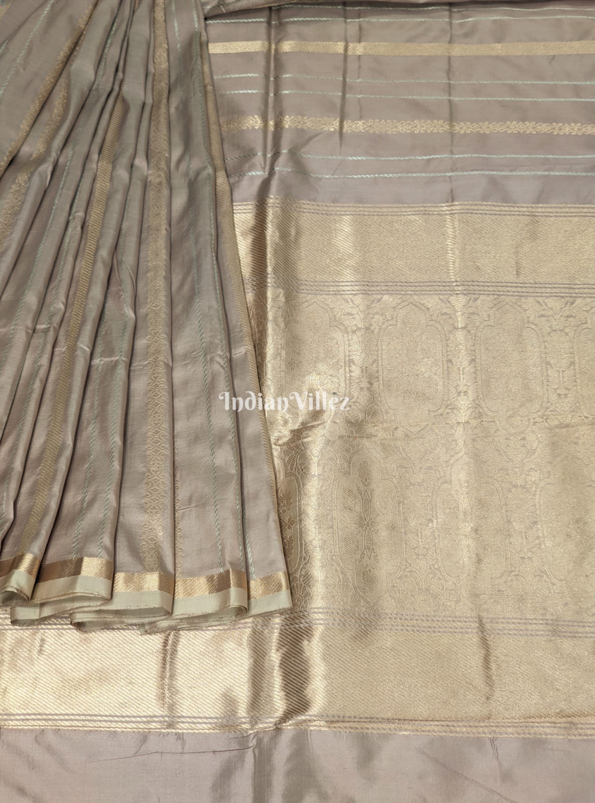 Carley's Rose Gold Designer Banarasi Katan Silk Saree With Small Border