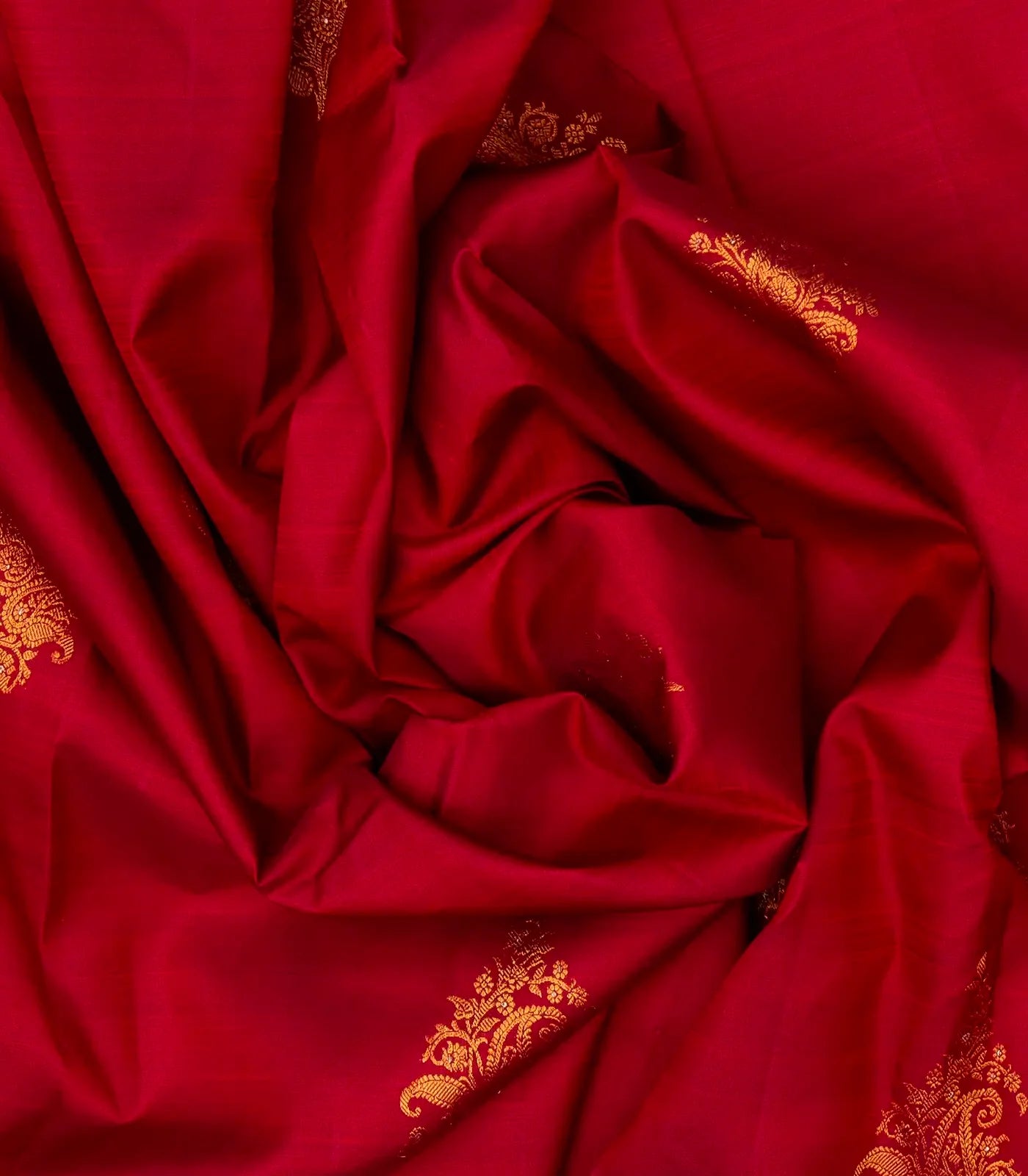 Crimson Handloom Kanchipuram Silk Saree With Mango Buttas