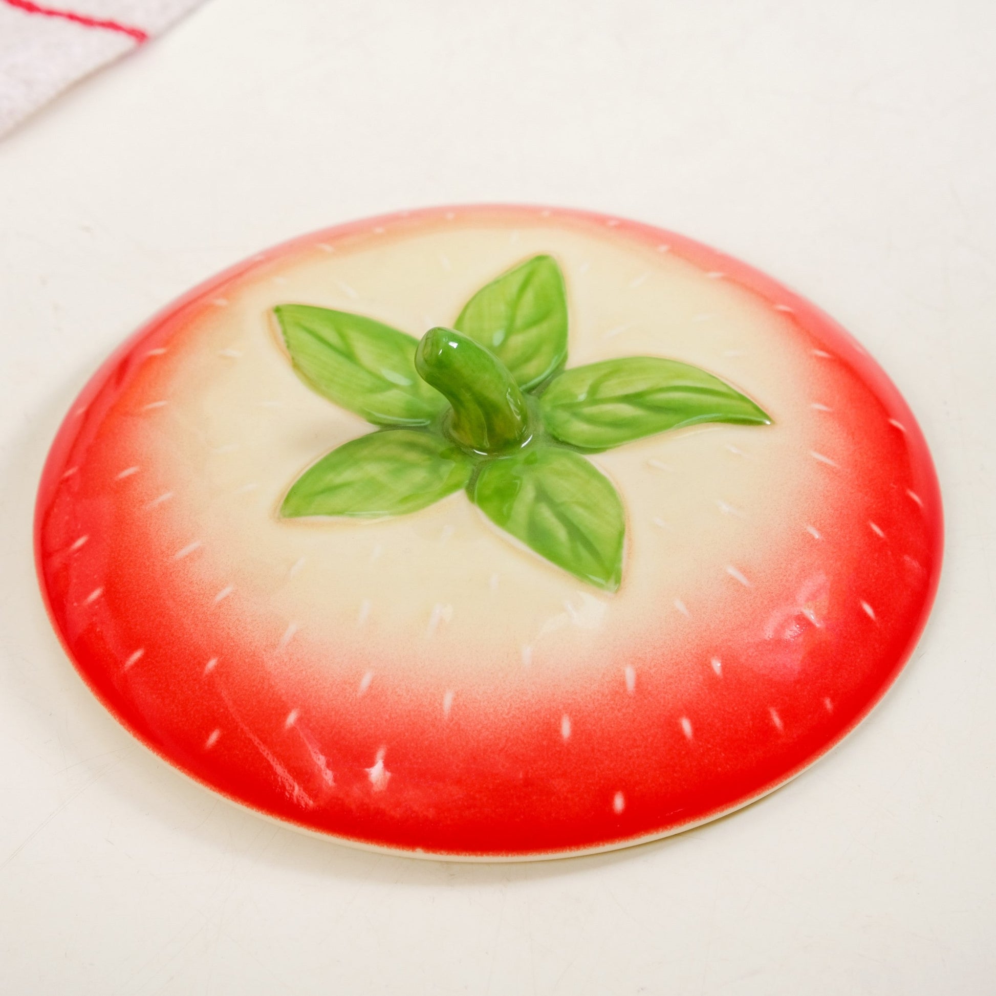 Strawberry Ceramic Serving Bowl With Lid 900ml