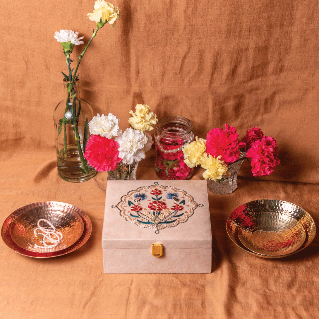 Guldasta Zardozi Box with Curved Plate Wedding Favours