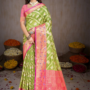Green Silk Saree With Blouse Piece