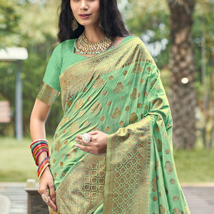 Green Silk Saree With Blouse Piece