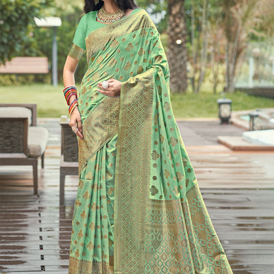 Green Silk Saree With Blouse Piece