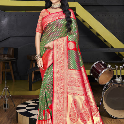 Green Silk Saree With Blouse Piece