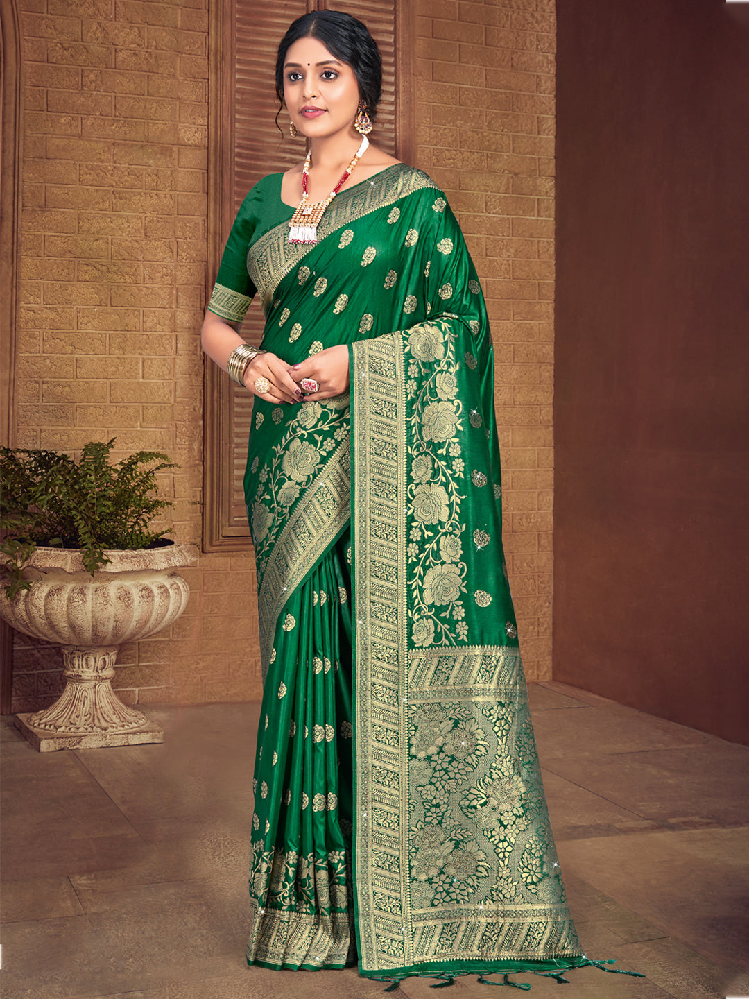Green Silk Saree With Blouse Piece