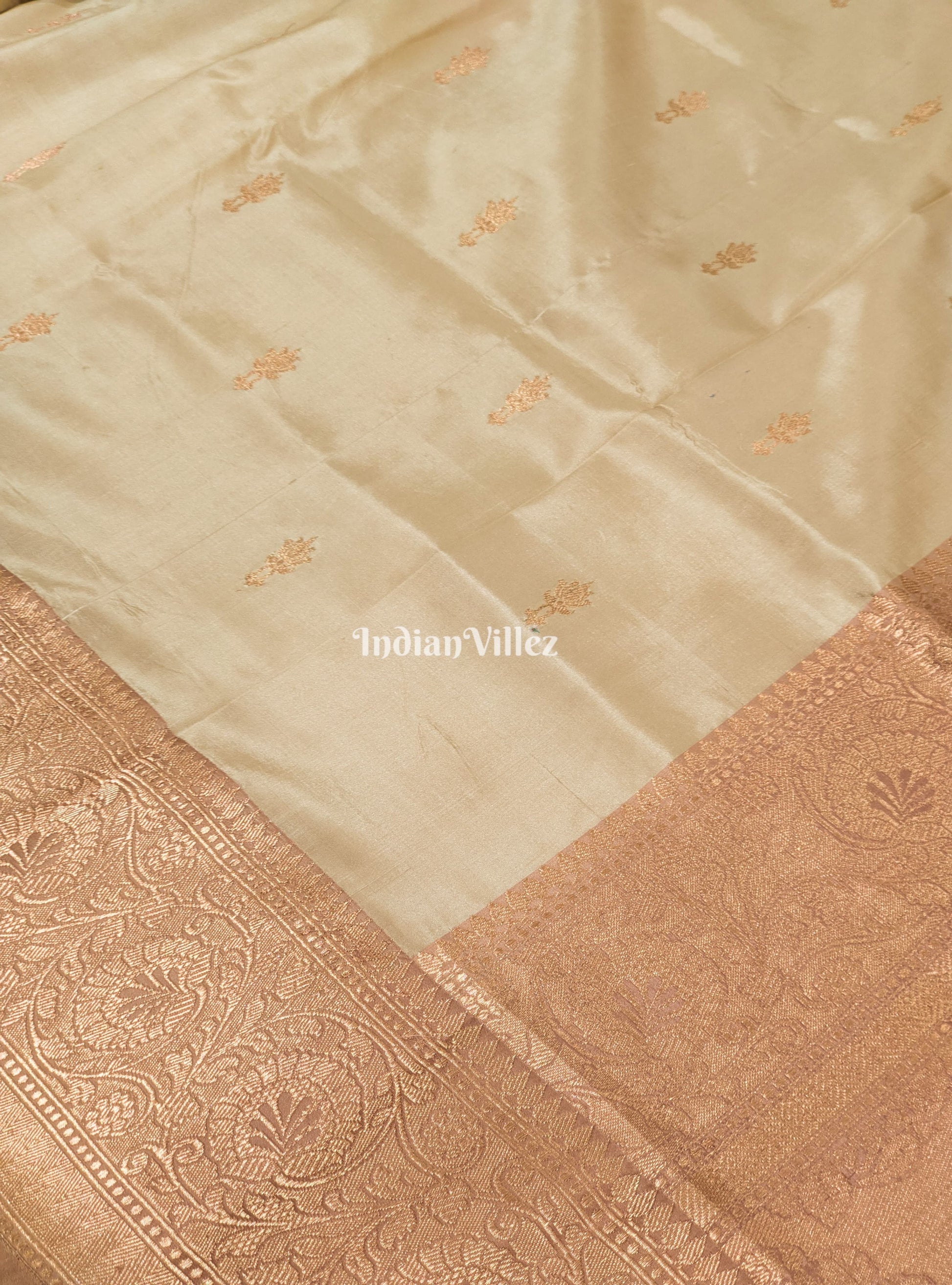 Cream Flower Motif Banarasi Katan Silk Saree