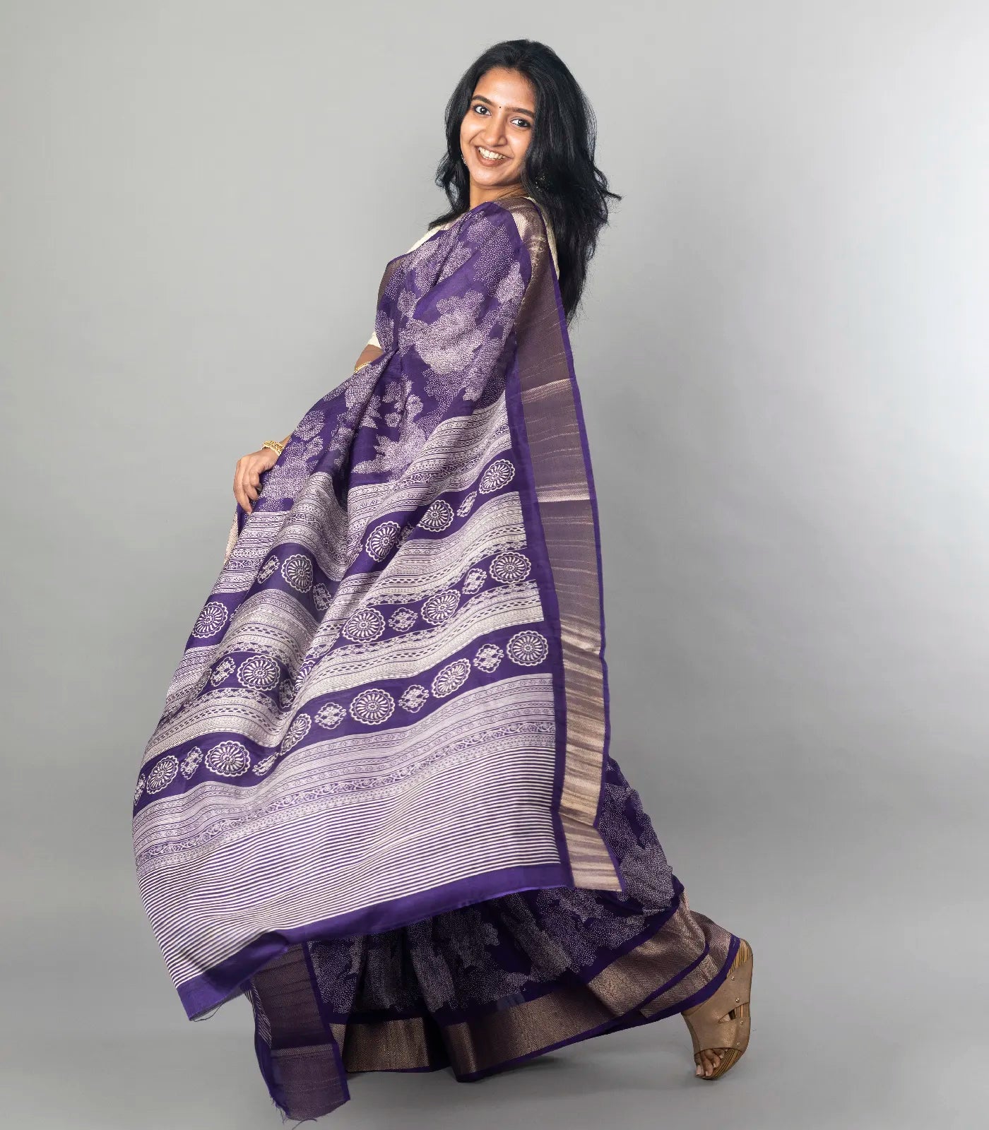 Violet Woven Dola Synthetic Saree Printed With Abstract Motifs
