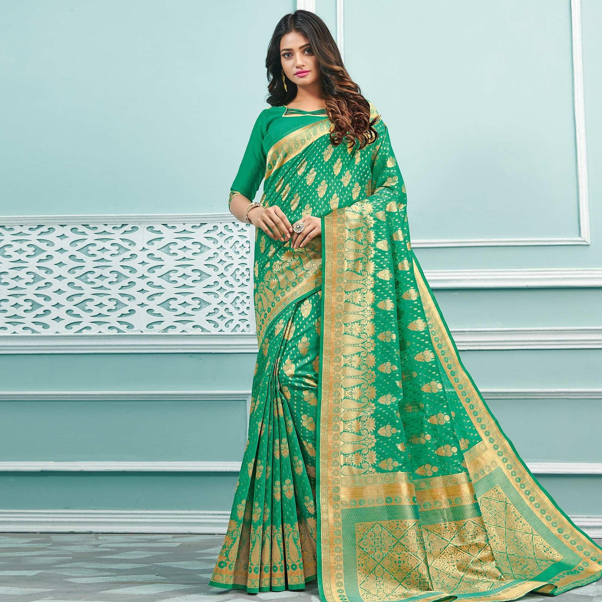 Captivating Green Colored Festive Wear Woven Cotton Handloom Saree