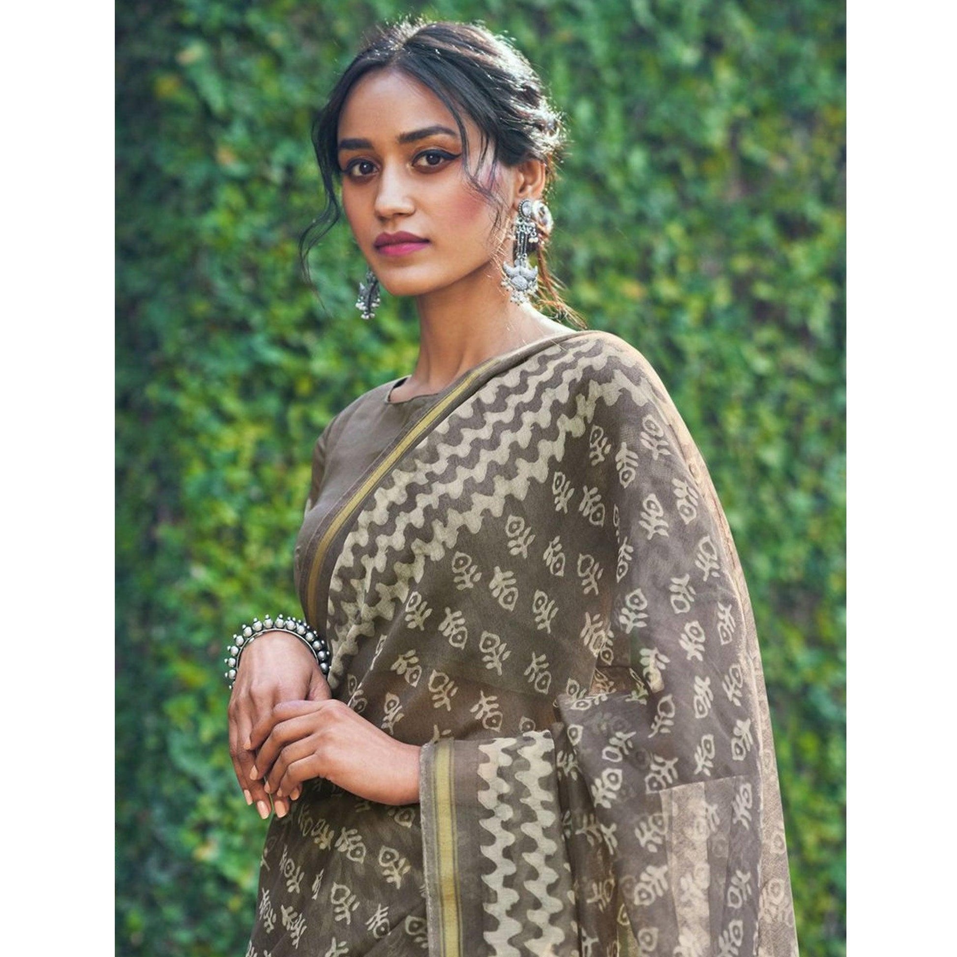 Captivating Grey Colored Party Wear Handloom Zari Border Cotton Linen Saree