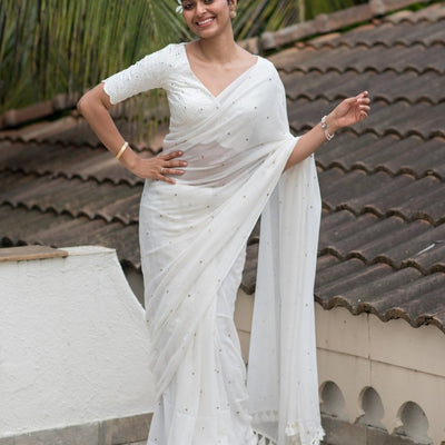 Chamakta safed chumki
