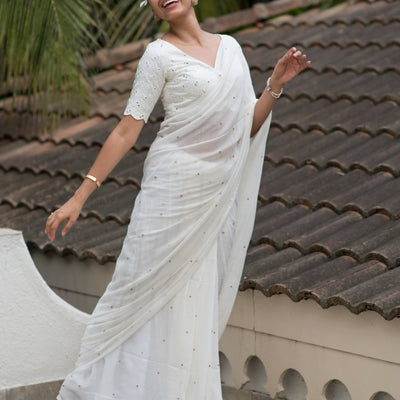 Chamakta safed chumki