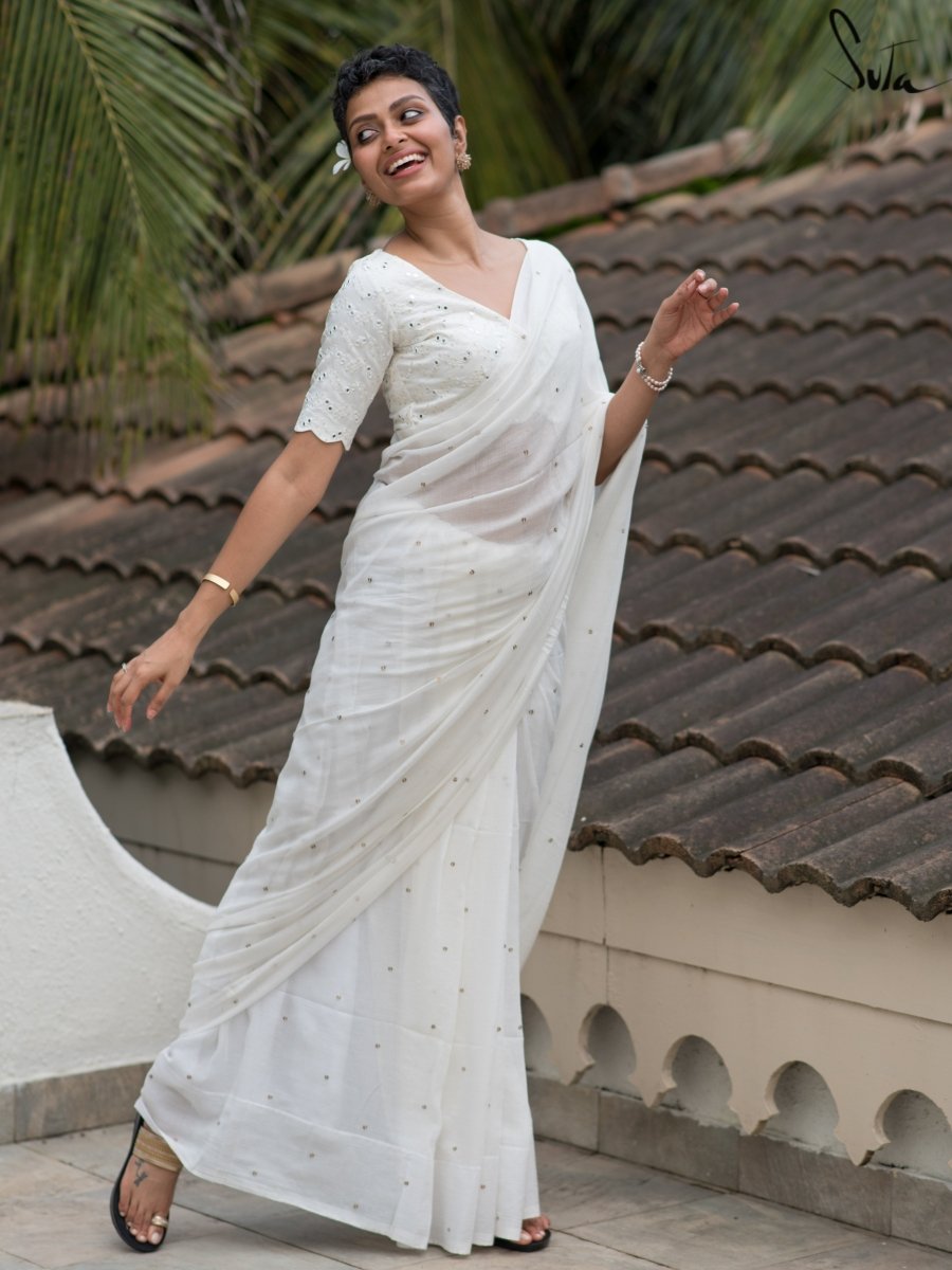 Chamakta safed chumki