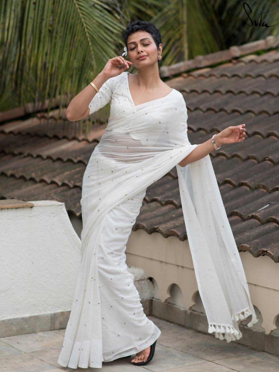 Chamakta safed chumki