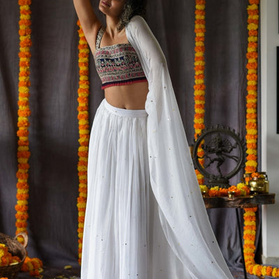Chamkila taara (Without Blouse)