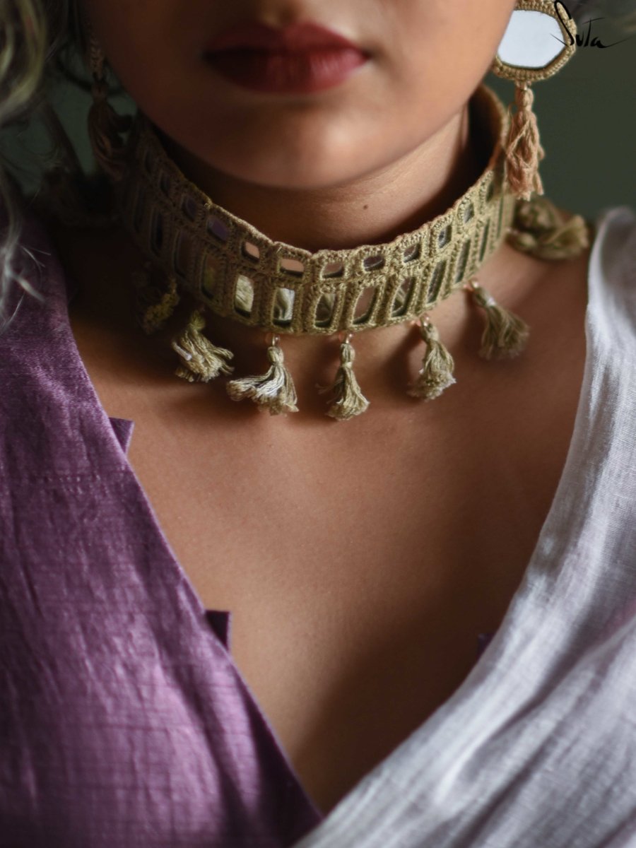 Chayagrahi Drishti (Choker)