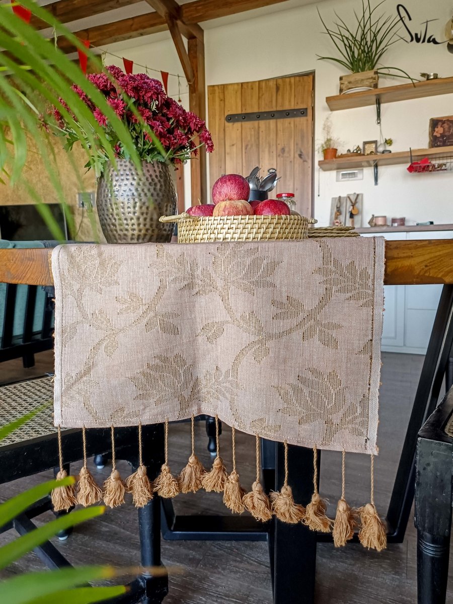 Cinnamon Apple Scones (Table Runner)