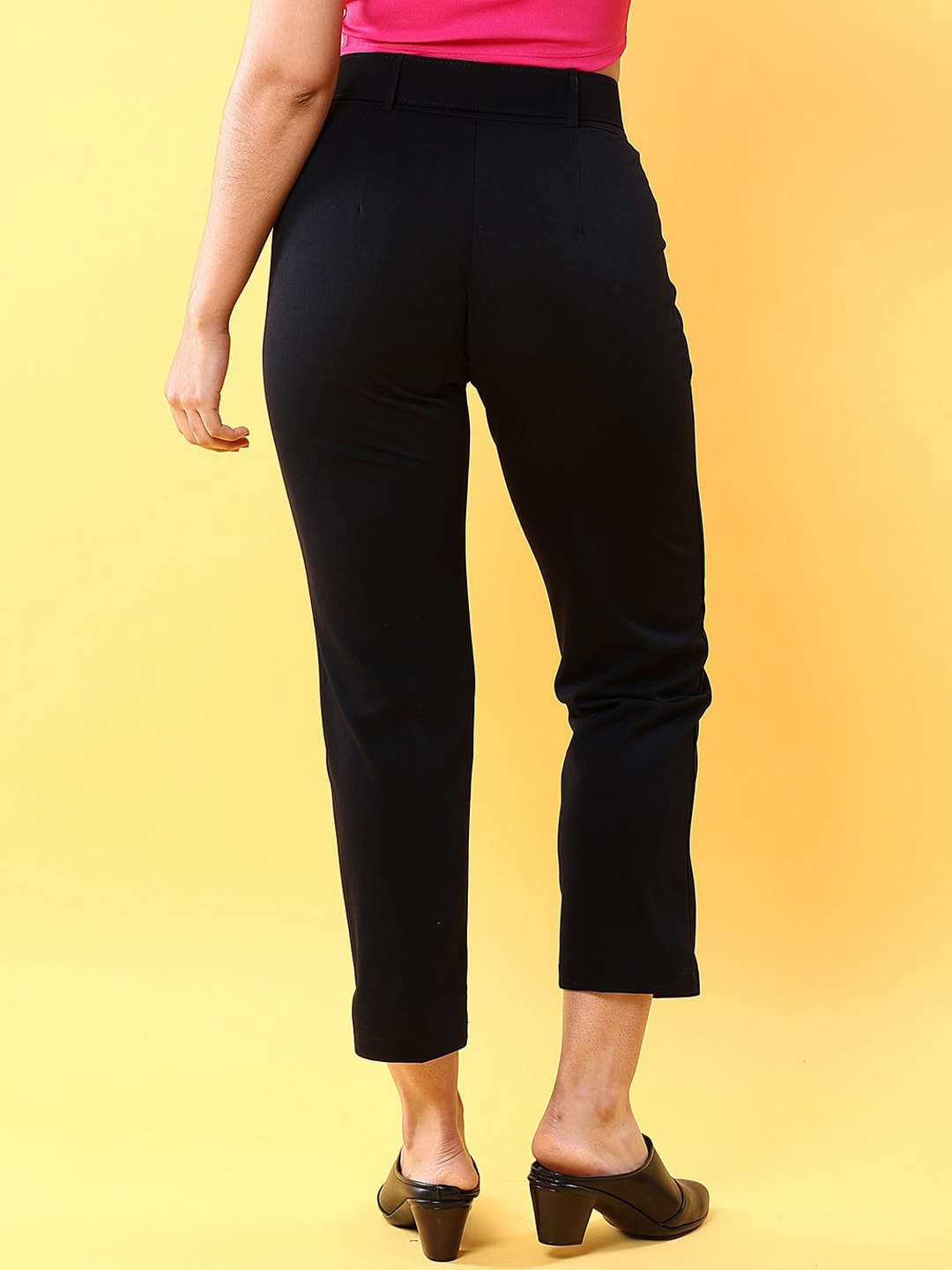 Women Tapered Pleated Pant With Belt