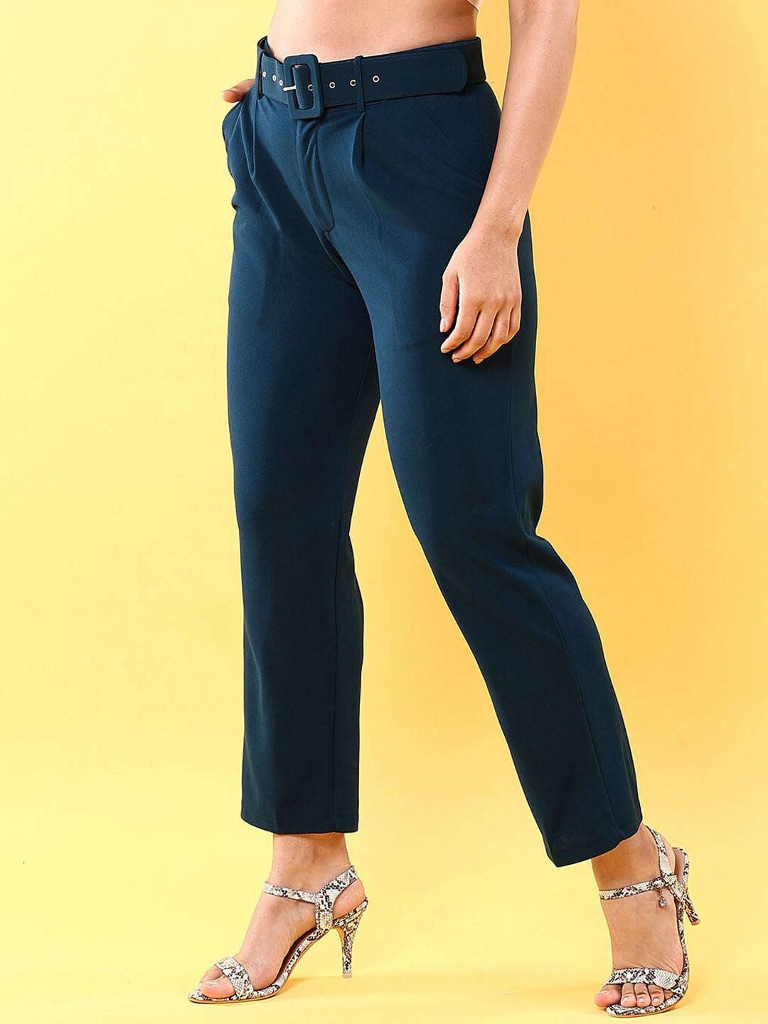 Women Tapered Pleated Pant With Belt