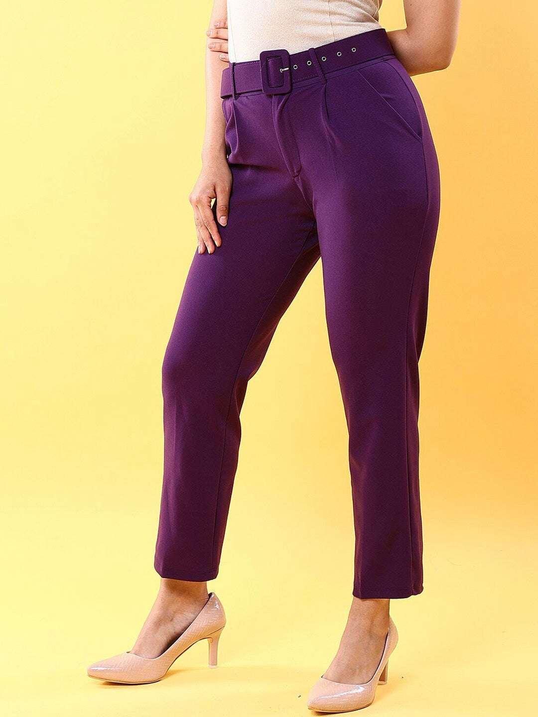 Women Tapered Pleated Pant With Belt