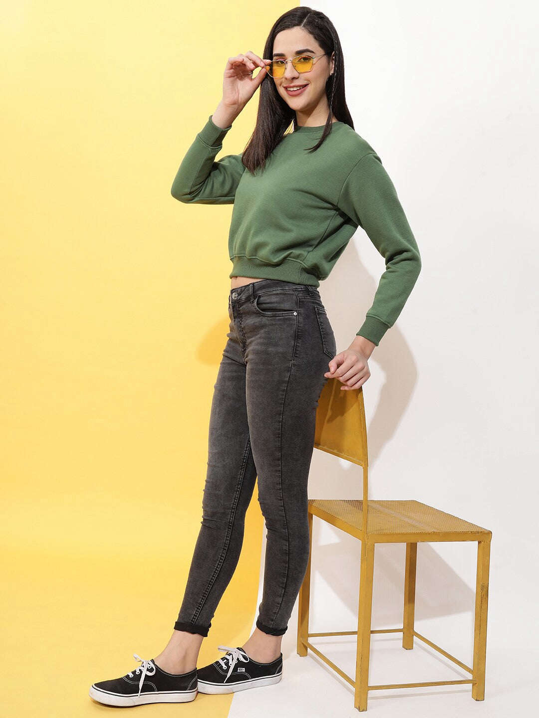 Women's Solid Regular Fit Sweatshirt