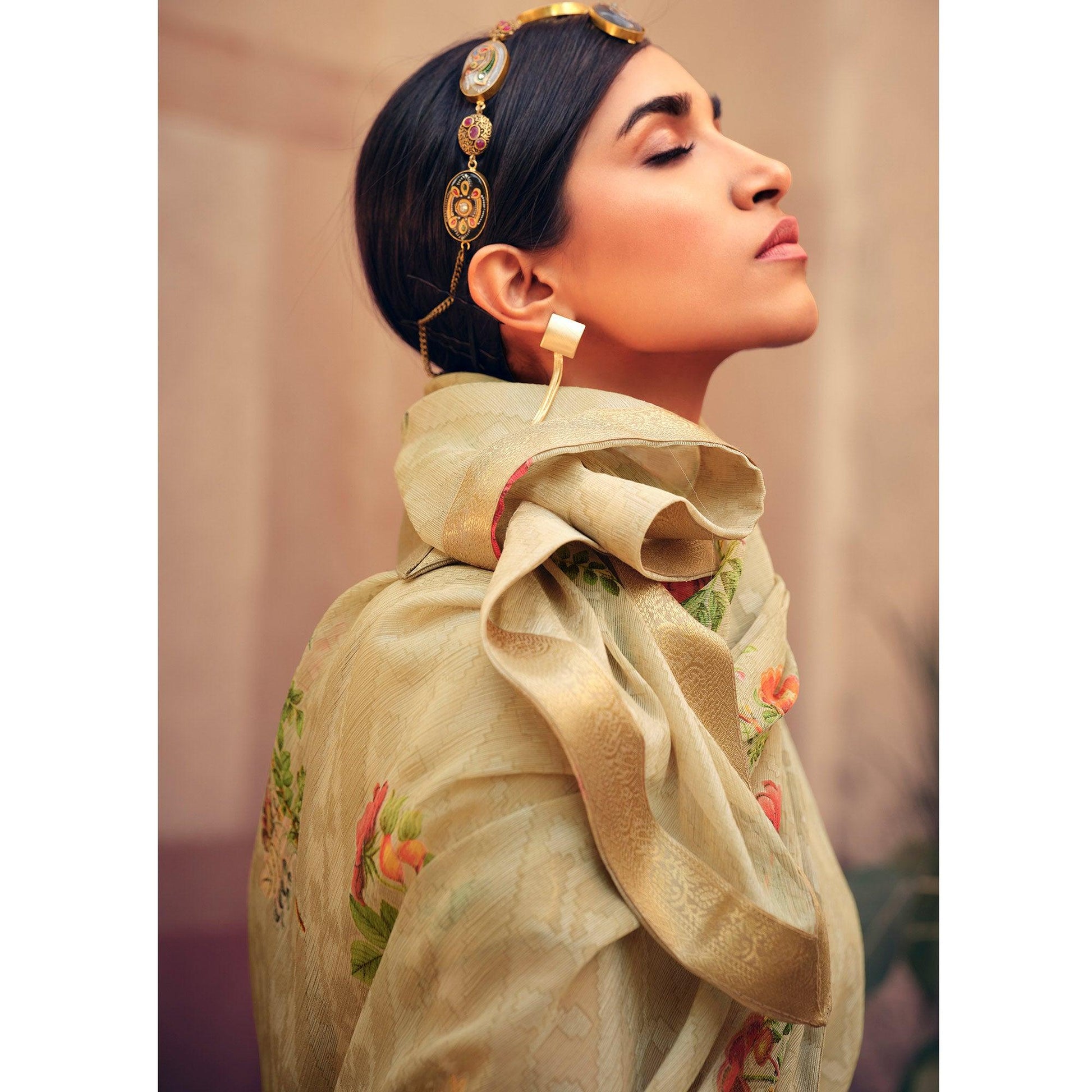 Cream Casual Wear Floral Printed Chiffon Saree With Fancy Lace