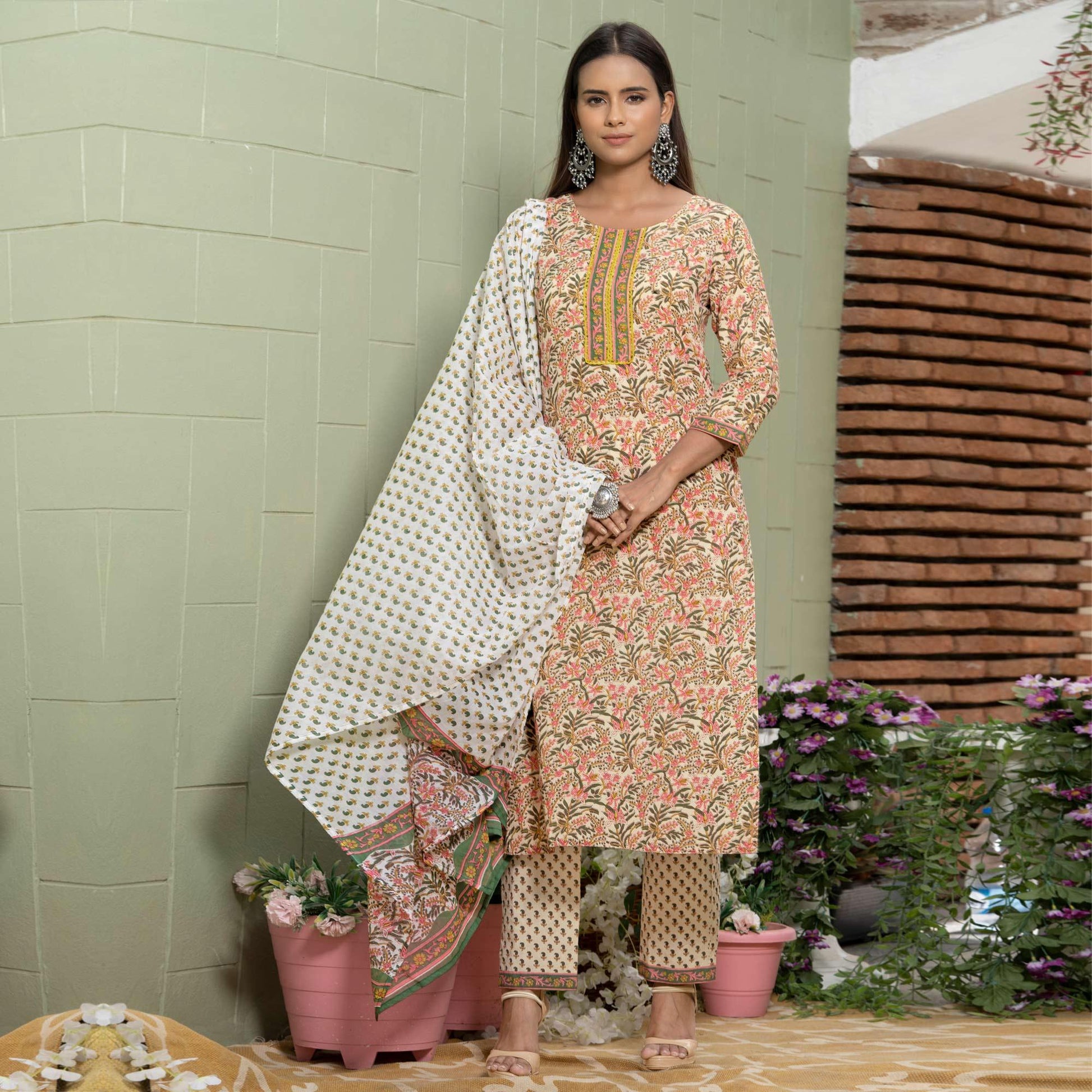 Cream Floral Printed Cotton Blend Kurti Pant Set With Dupatta
