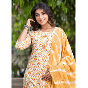 Cream Floral Printed Pure Cotton Kurti Pant Set With Dupatta