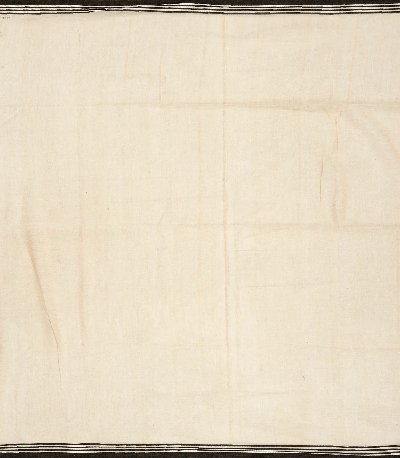 Cream Handloom Bengal Cotton Saree With Diamond Buttas