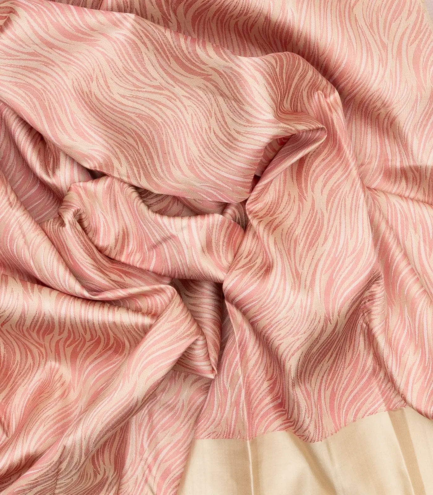 Cream Handloom Kanchipuram Silk Saree With Serpentine Motifs