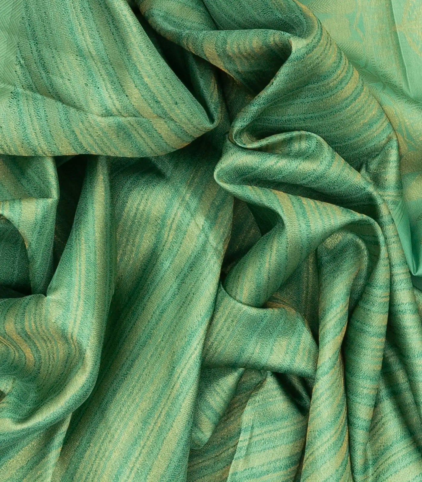 Aquamarine Handloom Kanchipuram Silk Saree With Diagonal Stripes