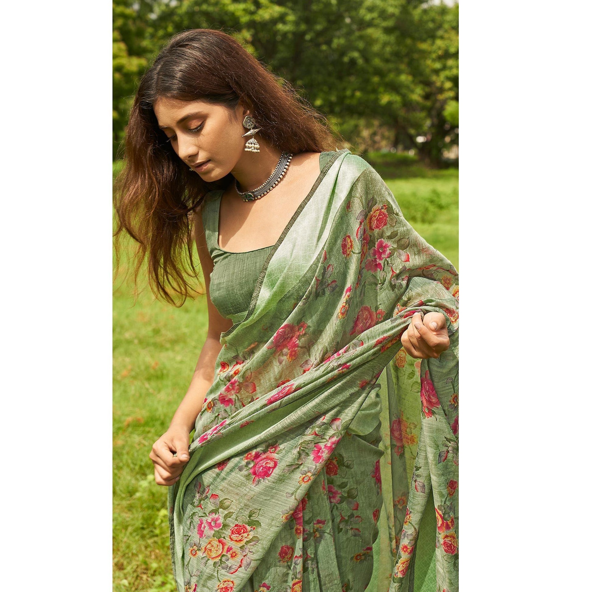 Delightful Green Colored Casual Wear Floral Printed Linen Cotton Saree