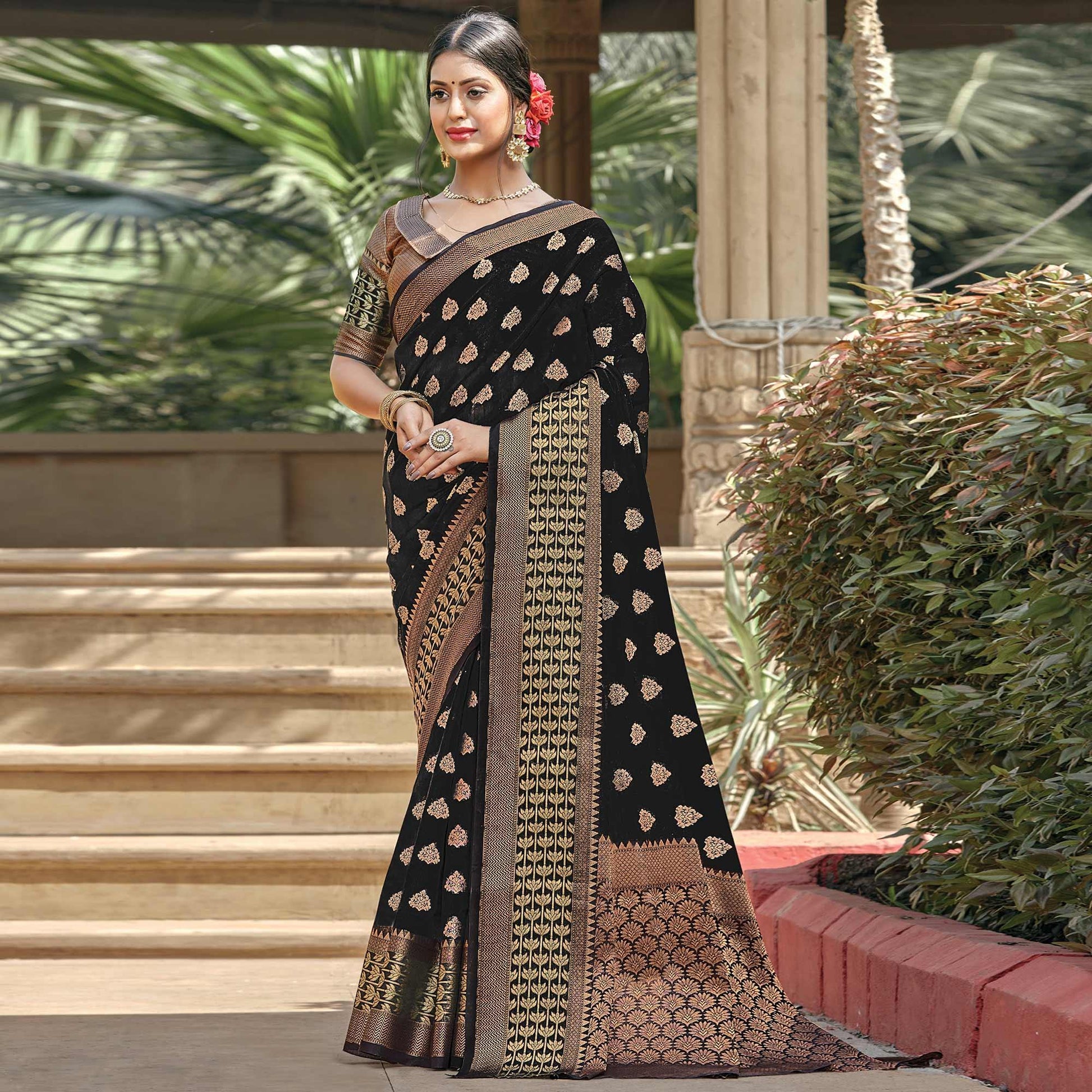 Demanding Black Colored Festive Wear Woven Handloom Cotton Saree