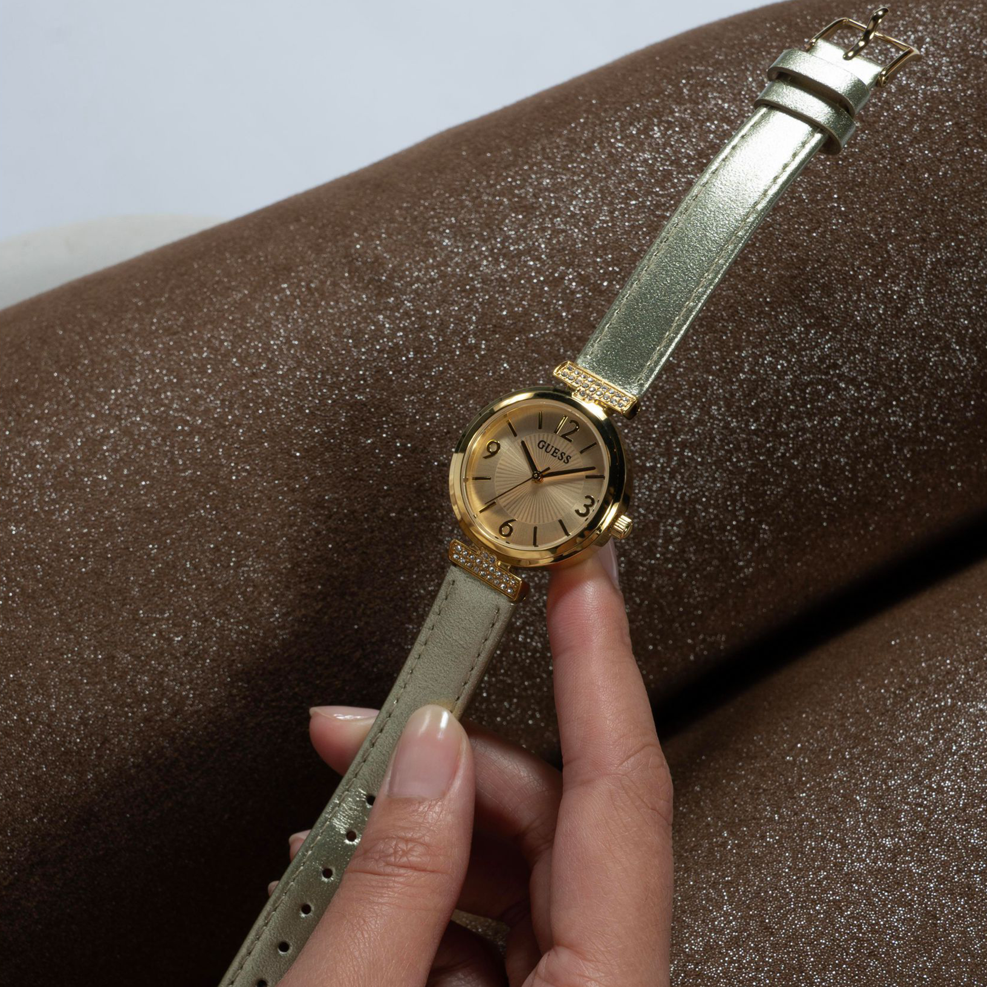 Array Women Quartz Champagne Dial Analog Leather Watch GW0614L2