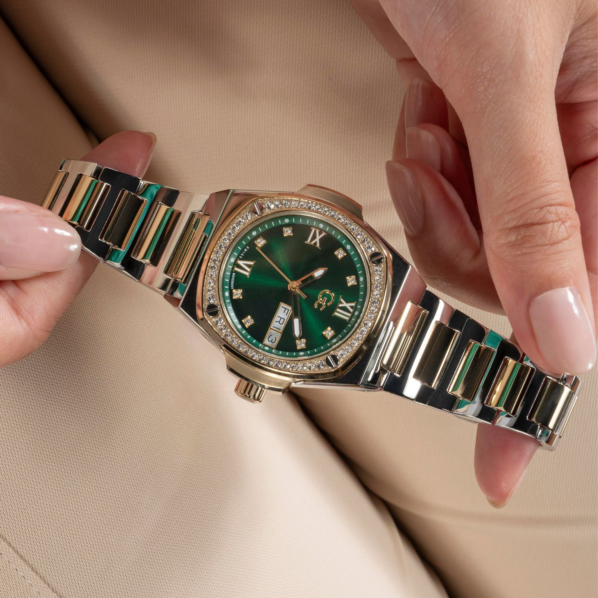 Coussin Shape Women Quartz Green Dial Analog Stainless Steel Watch Y98010L9MF