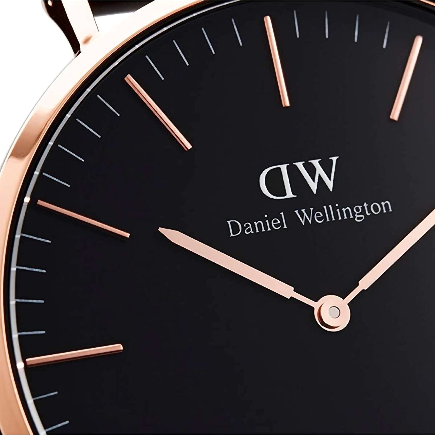 Classic Men Quartz Black Dial Analog Leather Watch DW00100124K